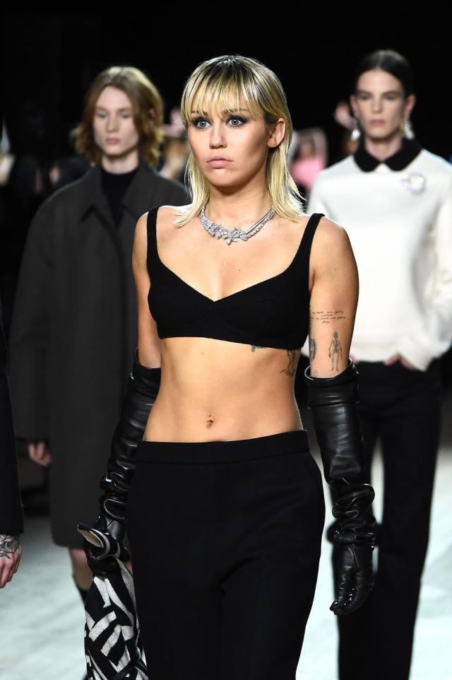 Miley Cyrus makes surprise NYFW appearance at Marc Jacobs fashion show