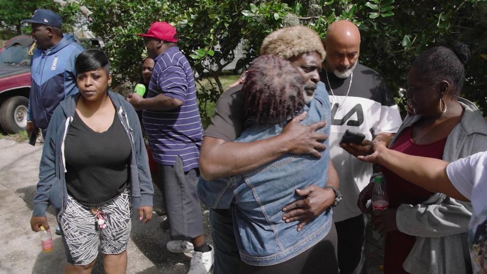 Crosley Green saying goodbye to loved ones and friends during his final hours of freedom. / Credit: CBS News