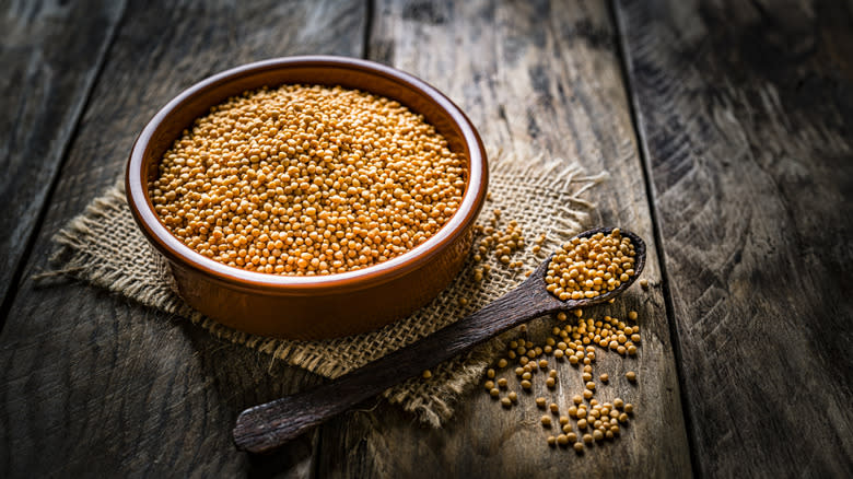 Mustard seed in bowl with spoon