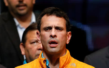Venezuelan opposition leader and Governor of Miranda state Henrique Capriles attends a meeting of the Venezuelan coalition of opposition parties (MUD) in Caracas, Venezuela July 3, 2017. REUTERS/Carlos Garcia Rawlins