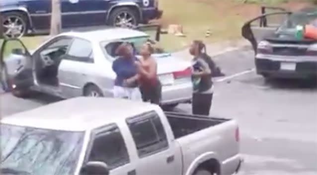 The boyfriend had to stop his lover from continuing the violence in the car park. Photo: LiveLeak