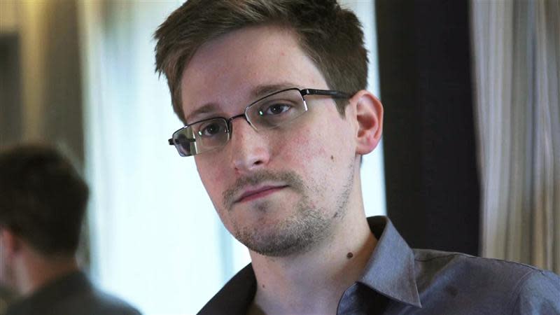 NSA whistleblower Edward Snowden, an analyst with a U.S. defence contractor, is seen in this still image taken from video during an interview by The Guardian in his hotel room in Hong Kong June 6, 2013. REUTERS/Glenn Greenwald/Laura Poitras/Courtesy of The Guardian/Handout via Reuters