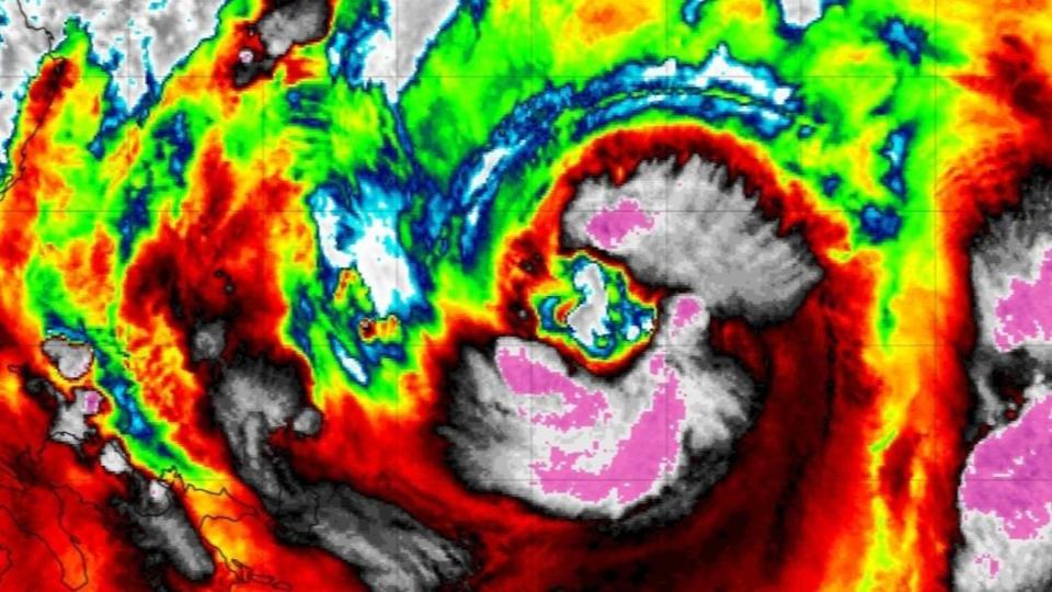 杜蘇芮颱風來勢洶洶。（圖／翻攝tropicaltidbits）