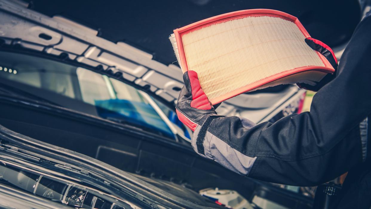 Modern Vehicle Air FIlter Replacement.