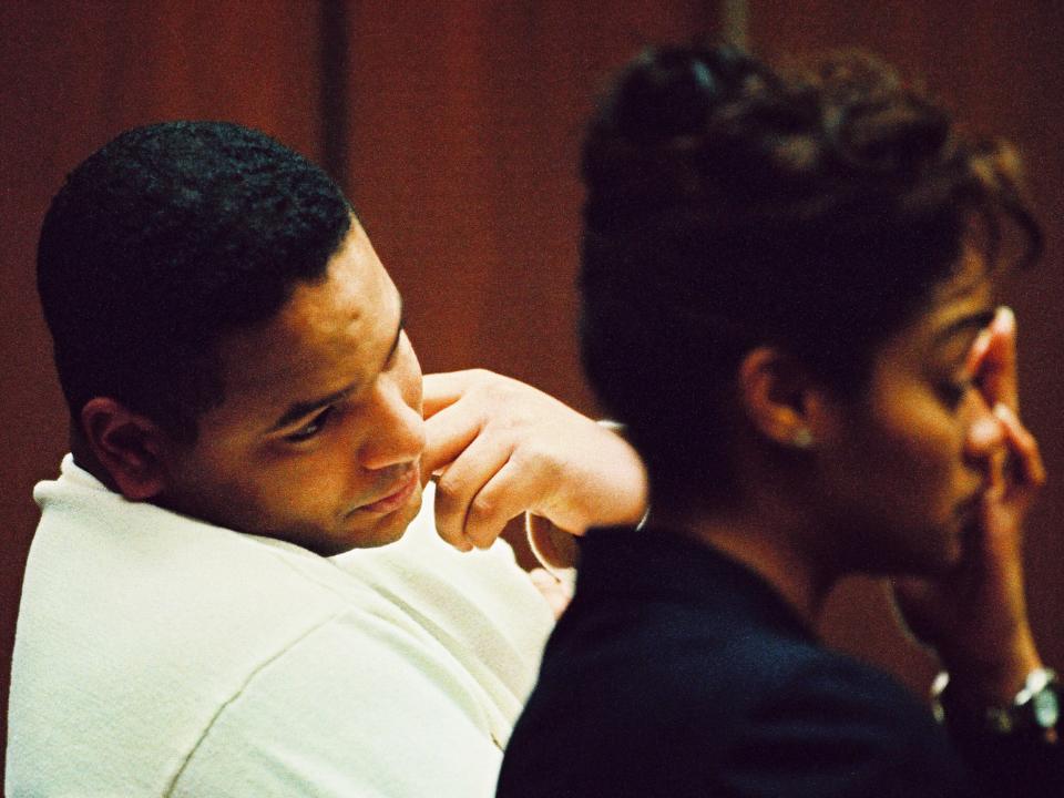 jason simpson and arnelle simpson, seen fron the side, looking worried and sitting at OJ simpson's trial