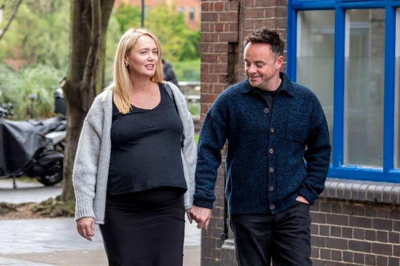 Ant McPartlin smiles at his heavily pregnant wife’s massive baby bump as they join Jamie Redknapp for lunch -Credit:MJ-Pictures.com