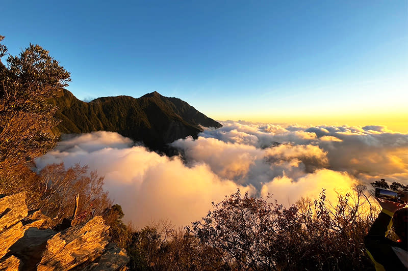 冬季北大武特產雲海與夕陽，圖片由登高工作室-北大武檜谷廚房提供
