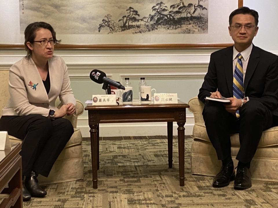 中國偵察氣球飄美領空，台灣駐美代表蕭美琴（左）表示，在美國社會造成一定震撼。   （記者歐陽良盈／攝影）