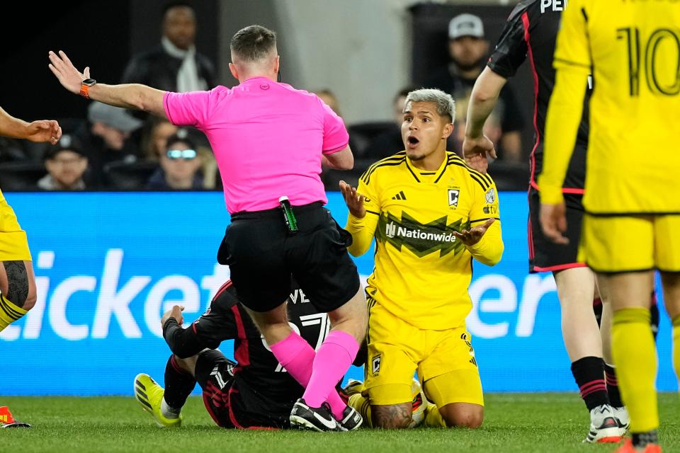 6 de abril de 2024;  Columbus, OH, EE.UU.;  El delantero de Columbus Crew Cucho Hernández (9) reacciona durante la segunda mitad del partido de fútbol de la MLS contra DC United en Lower.com Field.