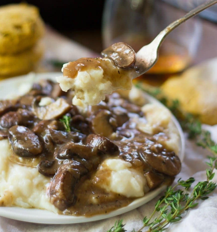 Whiskey Mushroom Gravy from Connoisseurus Veg