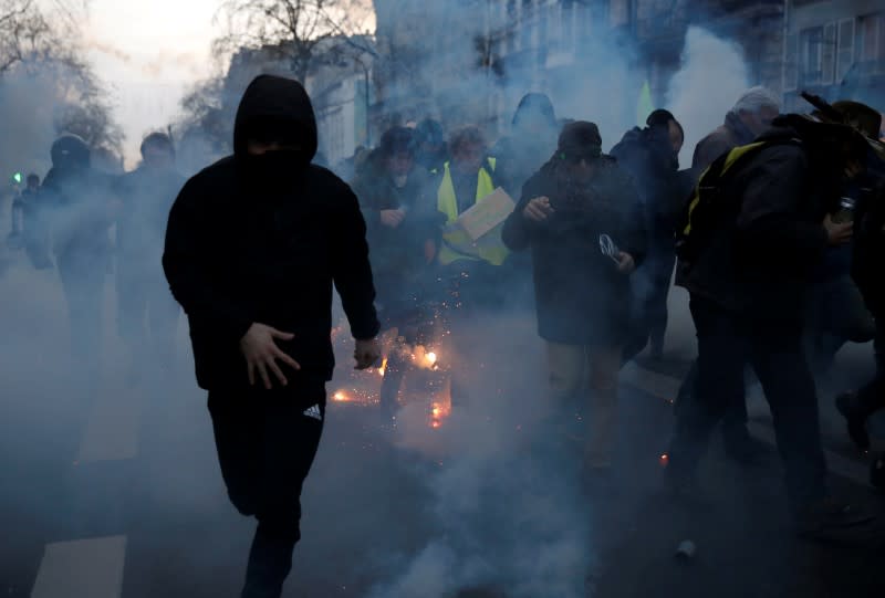 France faces its thirty-eight consecutive day of strikes