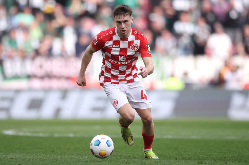 Brajan Gruda of Mainz controls the ball during the Bundesliga match between 1. FSV Mainz 05 and Borussia Mönchengladbach at MEWA Arena on March 02, 2024 in Mainz, Germany.