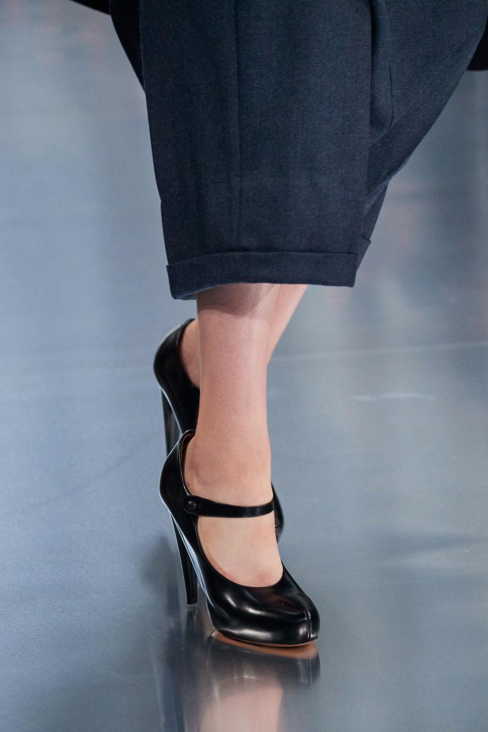 <h1 class="title">Maison Margiela</h1><cite class="credit">Photo: GoRunway.com</cite>