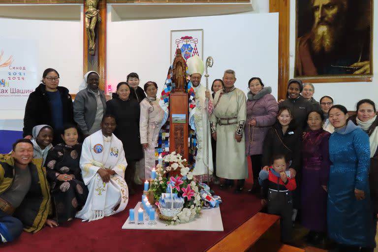 Sandra Garay, en la Catedral de Santos Pedro y Pablo en Ulaan Bator