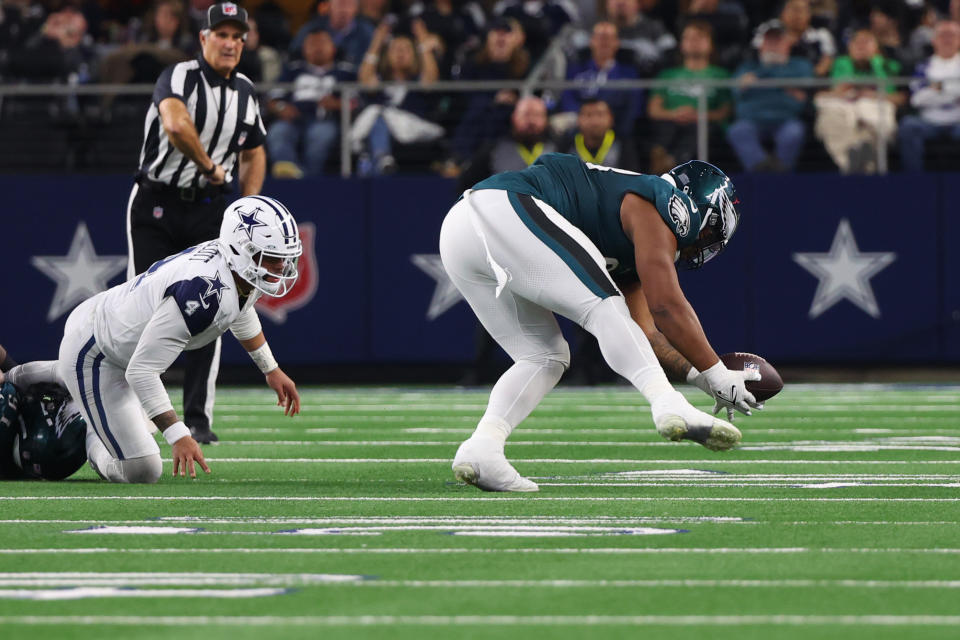 ARLINGTON, TEXAS – DECEMBER 10: Jalen Carter #98 of the Philadelphia Eagles recovers a fumble during the third quarter against the Dallas Cowboys at AT&T Stadium on December 10, 2023 in Arlington, Texas. (Photo by Richard Rodriguez/Getty Images)
