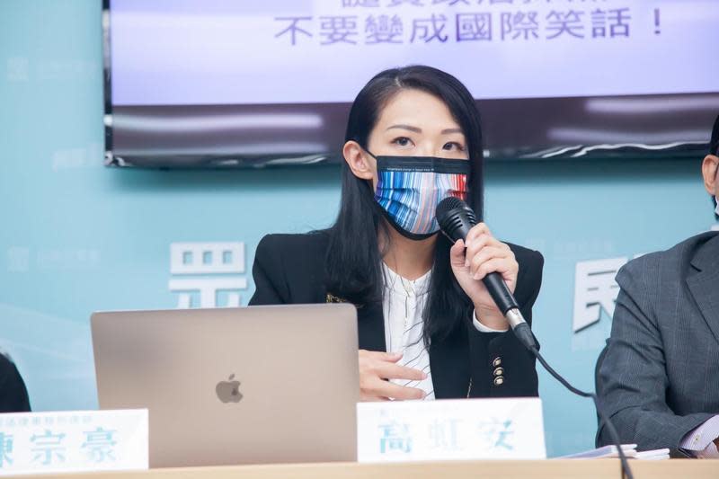 高虹安因戰學歷引發網友熱議，她今日拍影片道歉。（翻攝自高虹安臉書）