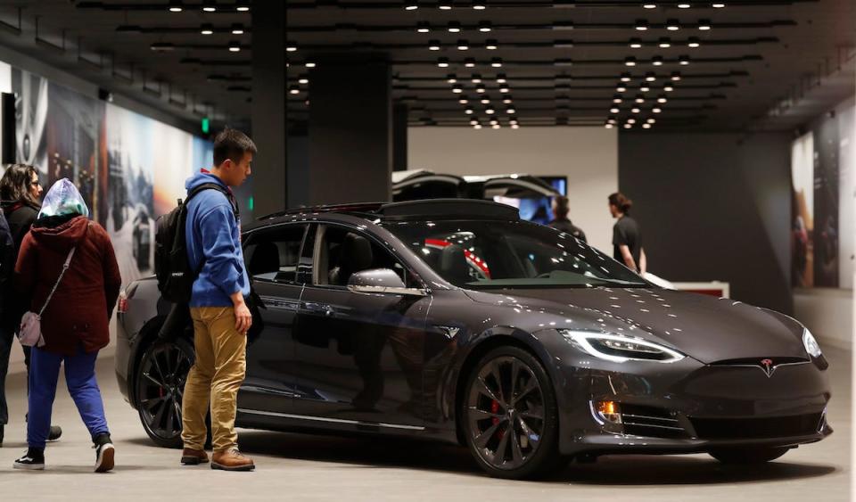 Tesla store Model S