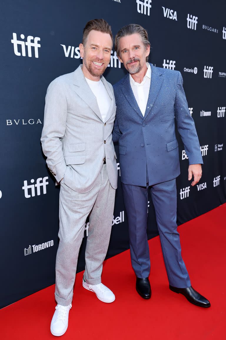 Ewan McGregor y Ethan Hawke, encuentro de amigos y colegas en la alfombra roja