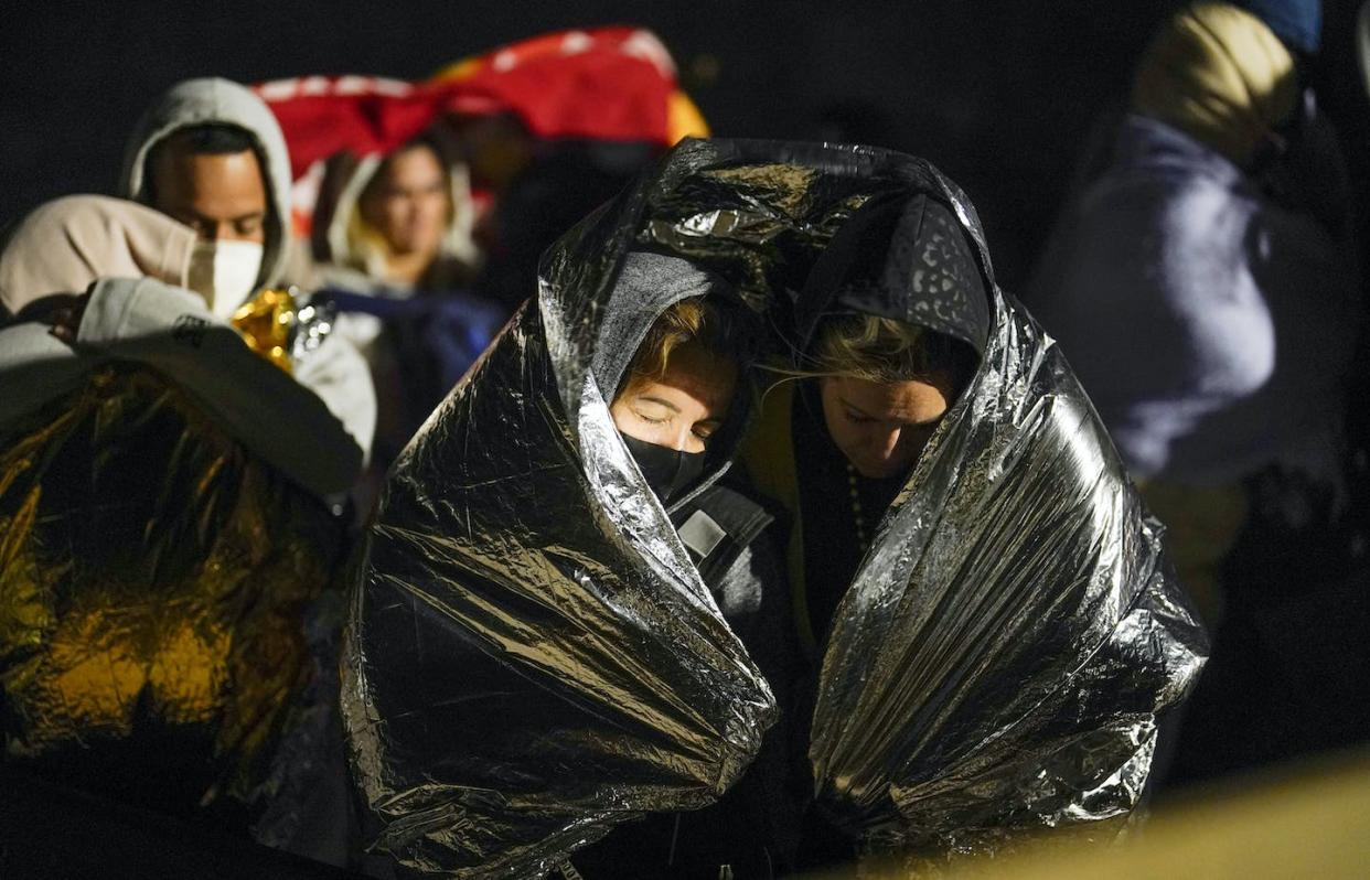 Seeking shelter and asylum on the US-Mexico border. <a href="https://newsroom.ap.org/detail/USAsylumPayingForASponsor/3a0ca617af9d4b468b65c0db1880250e/photo?Query=US%20mexico%20border&mediaType=photo&sortBy=arrivaldatetime:desc&dateRange=Anytime&totalCount=12461&currentItemNo=8" rel="nofollow noopener" target="_blank" data-ylk="slk:AP Photo/Gregory Bull);elm:context_link;itc:0;sec:content-canvas" class="link ">AP Photo/Gregory Bull)</a>