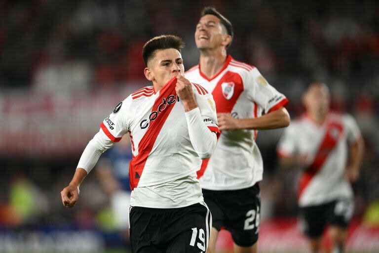 El festejo de Claudio Echeverri tras anotar un golazo, el primero de su carrera por la copa Libertadores