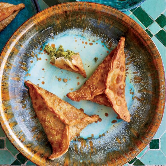 Green Pea Samosas (Hare Mutter Ki Samosa)