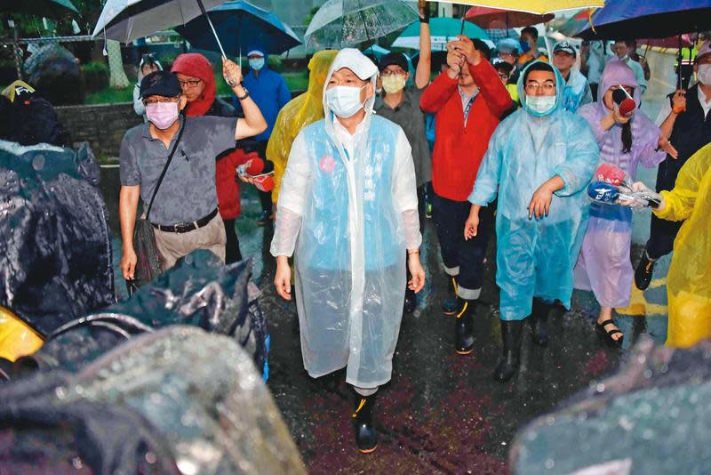 罷韓投票倒數，韓國瑜持續低調拚市政，南台灣從520後的雨勢，讓韓意外獲得檢驗治水績效的舞台。（高雄市政府提供）