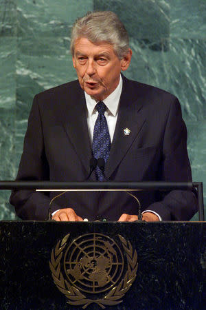 FILE PHOTO: Prime Minister Wim Kok of the Netherlands addresses the United Nations General Assembly during the U.N. Millennium Summit, September 6, 2000 in New York, U.S. REUTERS/Ray Stubblebine/File Photo