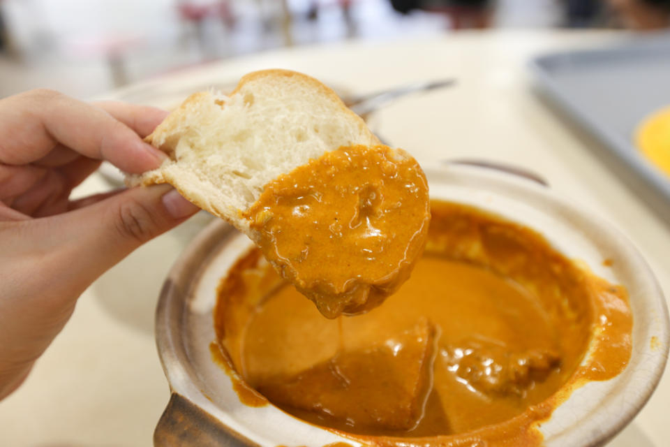 Hock Shun Homemade Claypot Curry 14 - bread with curry