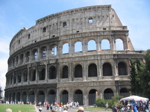 <b>Italia</b>: Otro de los damnificados por la crisis que tampoco salva a los bancos. Y es que la confianza de sus ciudadanos llega apenas a un porcentaje de entre el 30% y el 39%. Foto de El Coliseo en Roma.