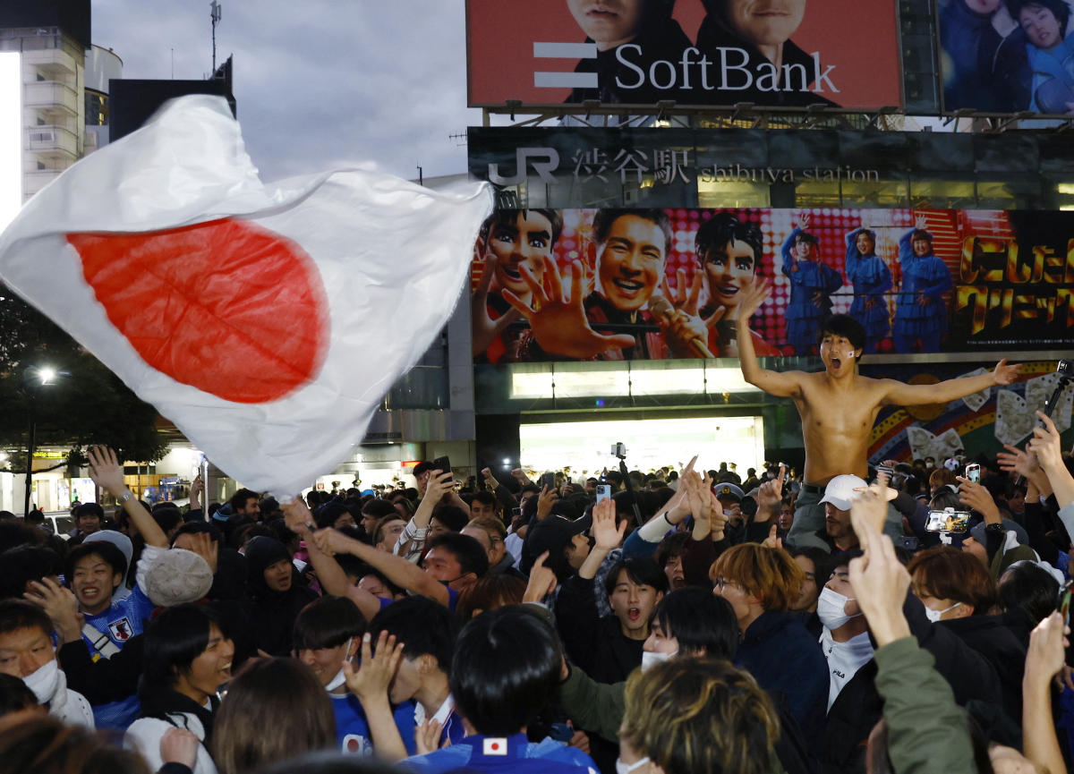 Fumio Kishida and Naomi Osaka posted a message to celebrate as Japan defeated Spain to advance to the top 16 in Shibuya