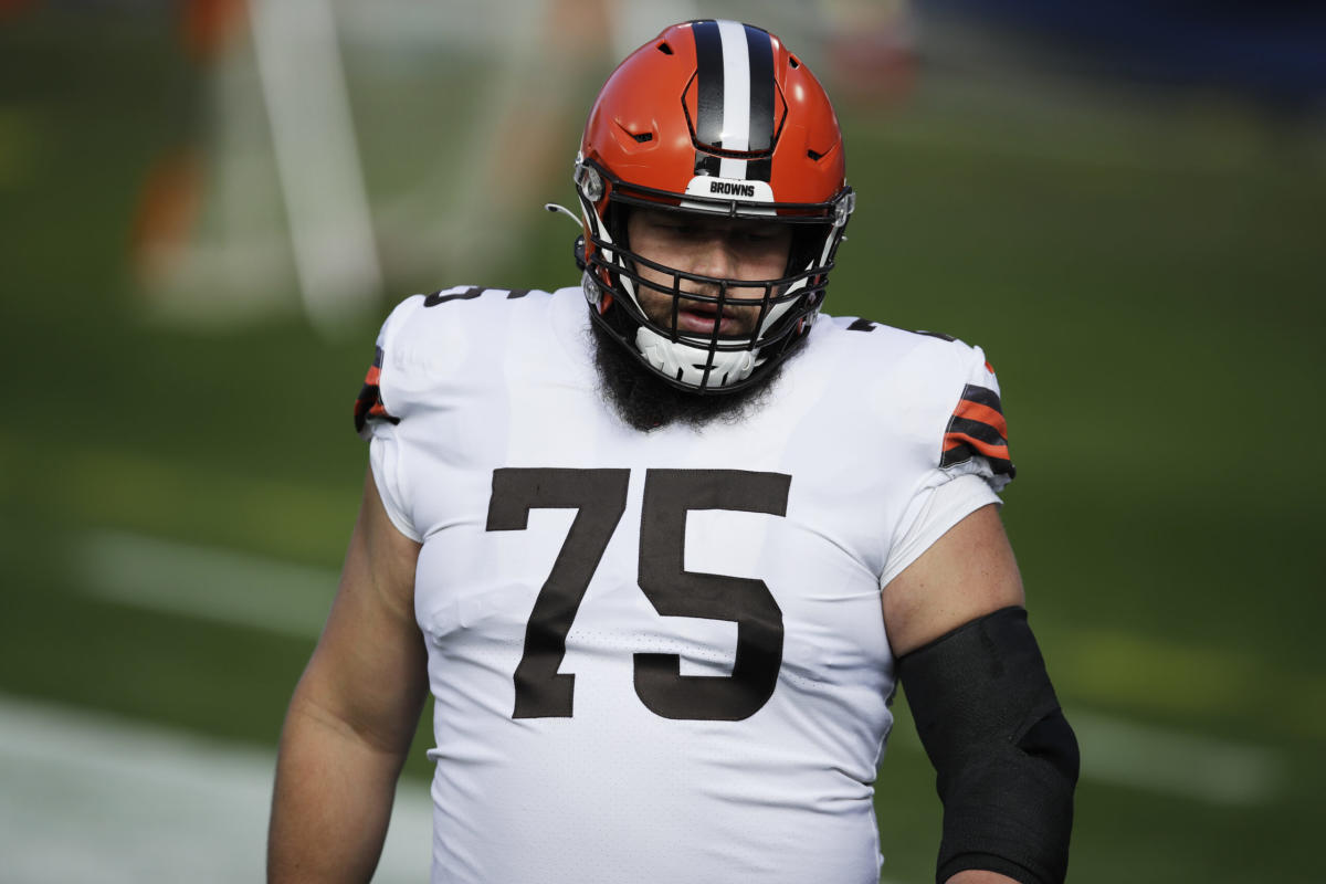 Joel Bitonio named Browns 2022 Walter Payton Man of the Year, presented by  Nationwide