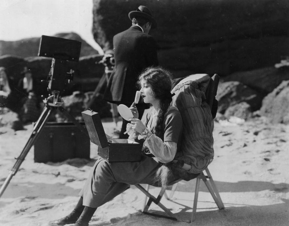 69 Vintage Photos of Celebrities at the Beach