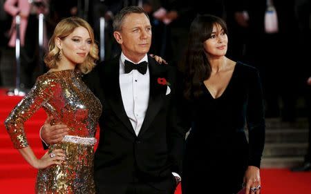 (L to R) Lea Seydoux, Daniel Craig and Monica Bellucci pose for photographers as they attend the world premiere of the new James Bond 007 film "Spectre" at the Royal Albert Hall in London, Britain October 26, 2015. REUTERS/Luke MacGregor