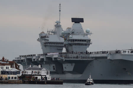 The Royal Navy's new aircraft carrier HMS Queen Elizabeth arrives in Portsmouth, Britain August 16, 2017. REUTERS/Peter Nicholls