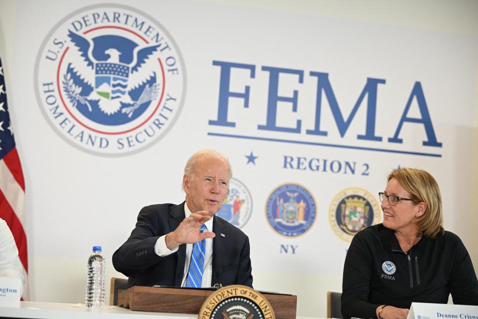 Joe Biden and Deanne Criswell 