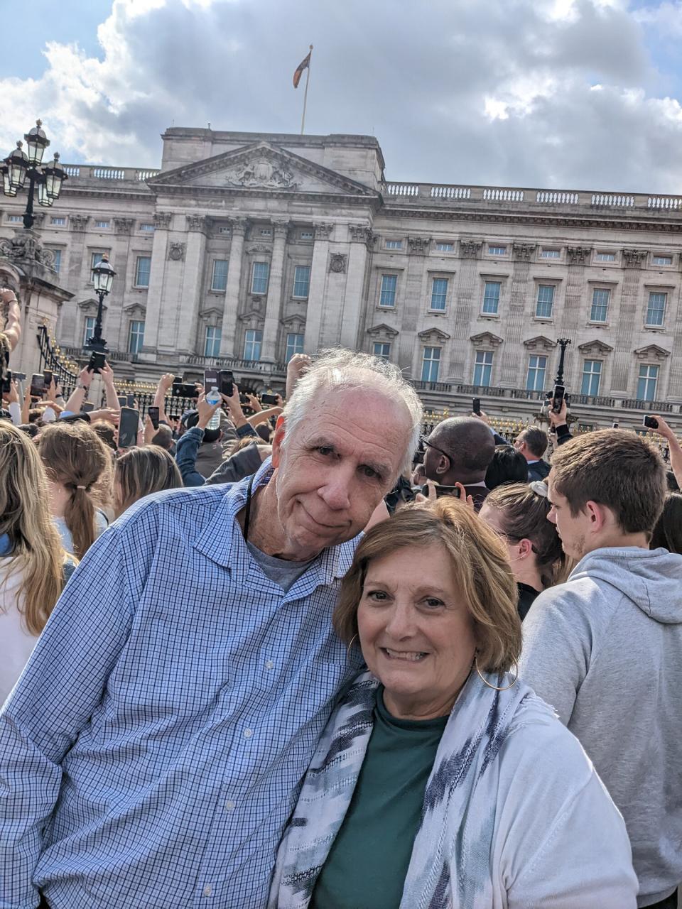 Mourners at Buckingham Palace