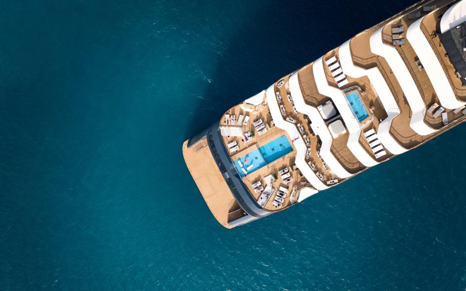 Το superyacht Evrima φέρνει την ξενοδοχειακή φιλοξενία στους ωκεανούς