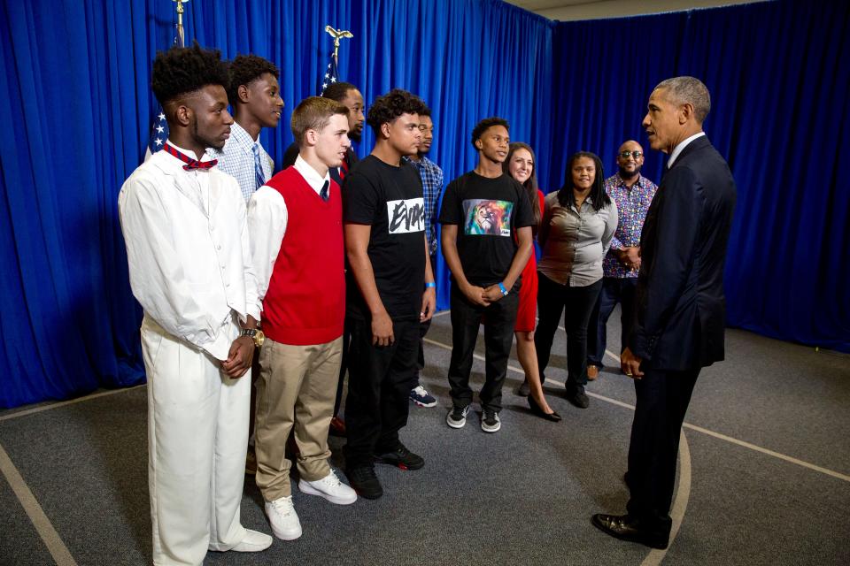 President Obama meets with teens from the Evac movement in Jacksonville, Fla., on Nov. 3, 2016. (Photo: Pete Souza/White House)