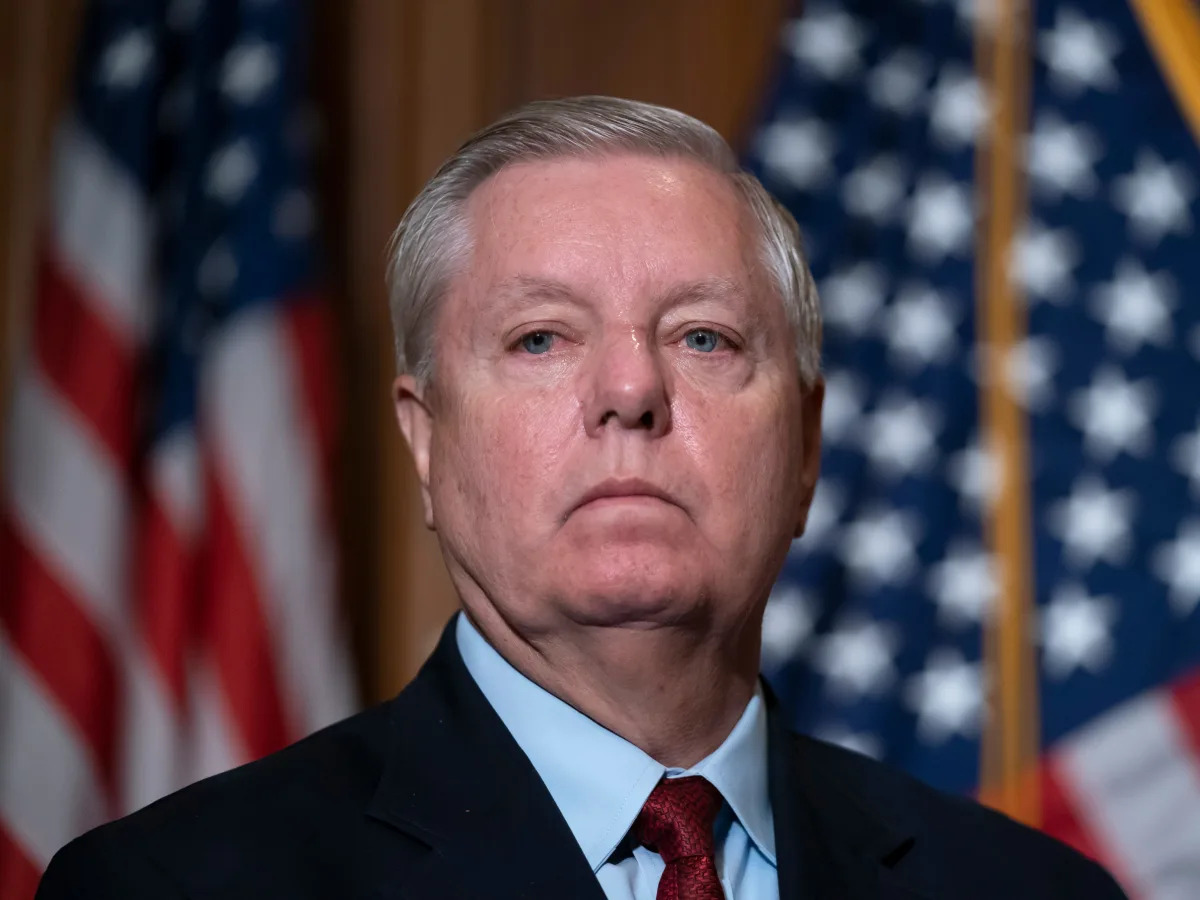 Sen. Lindsey Graham calls for Russians to carry out a Julius Caesar-style assass..