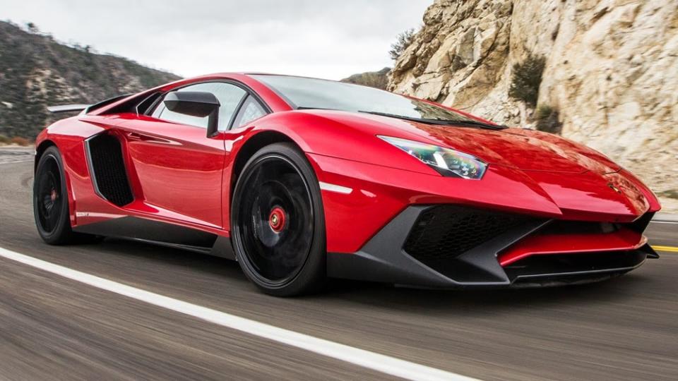 Lamborghini召回旗下Aventador與Veneno車款 原因是存在起火風險