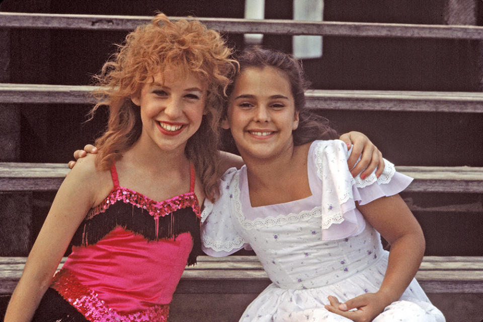 (L-R) Mayim Bialik, Marcie Leeds in Beaches 1988. Credit: Buena Vista Pictures