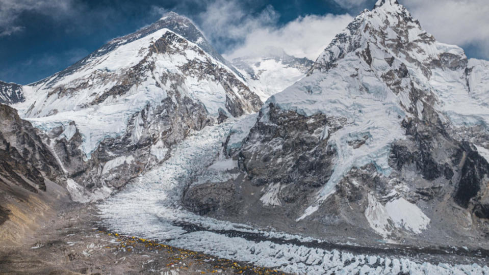 2024年4月30日，無人機拍攝的聖母峰、坤布冰川（Khumbu Glacier）和大本營。路透社