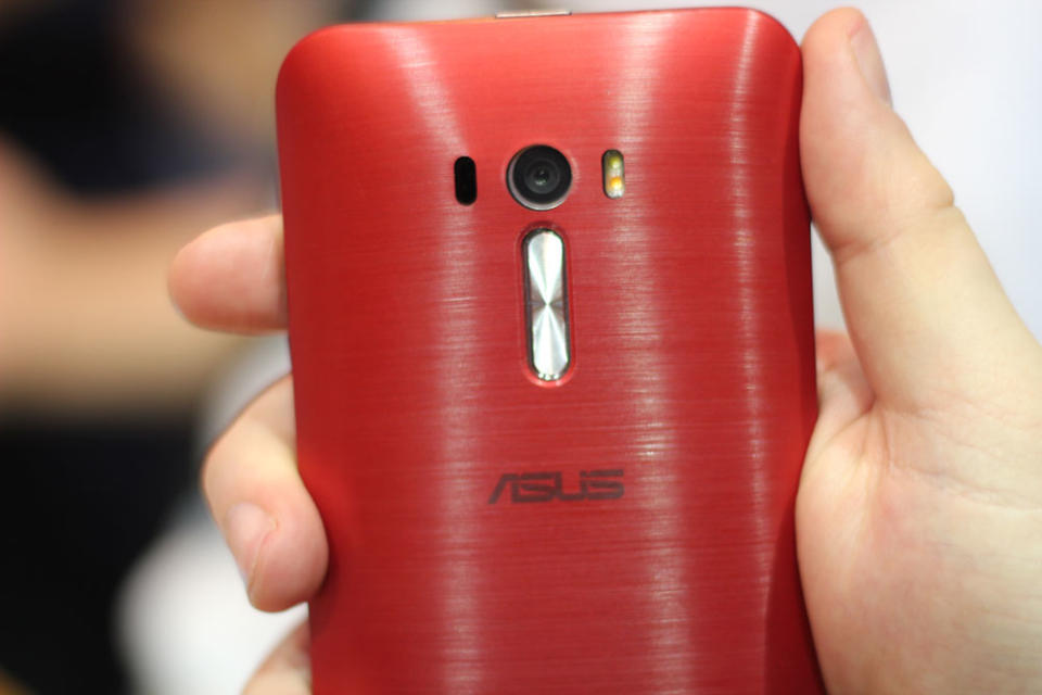 Asus' New Phone Includes 360-Degree Selfie Stand