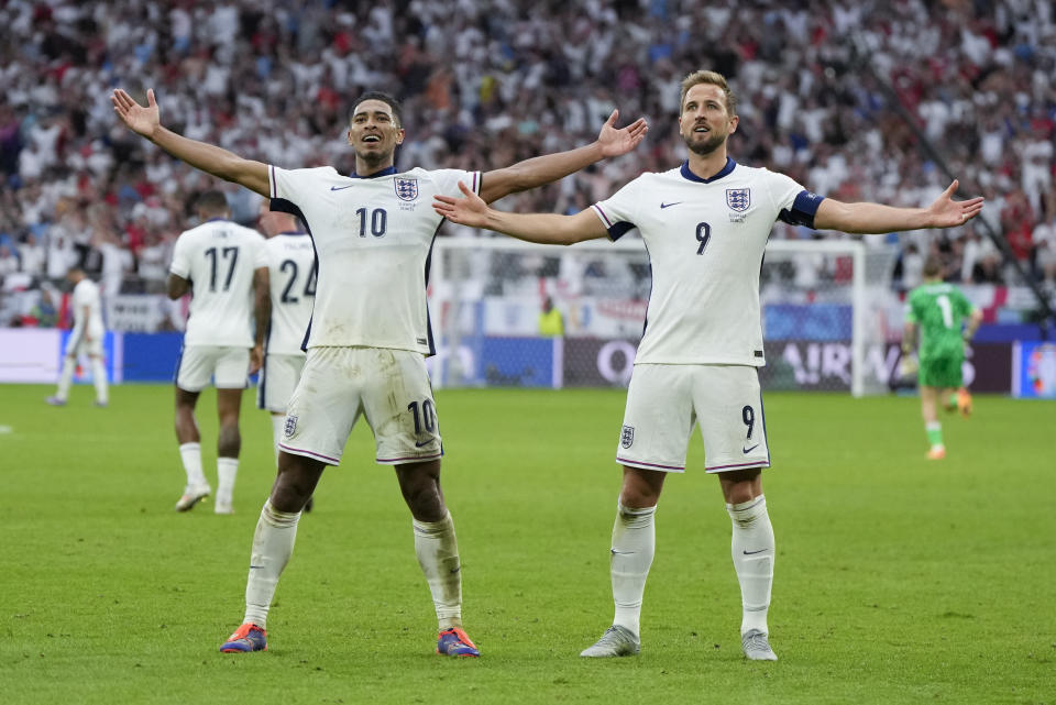 England's Jude Bellingham, left, celebrates his goal with Harry Kane during a round of sixteen match between England and Slovakia at the Euro 2024 soccer tournament in Gelsenkirchen, Germany, Sunday, June 30, 2024. (AP Photo/Matthias Schrader)