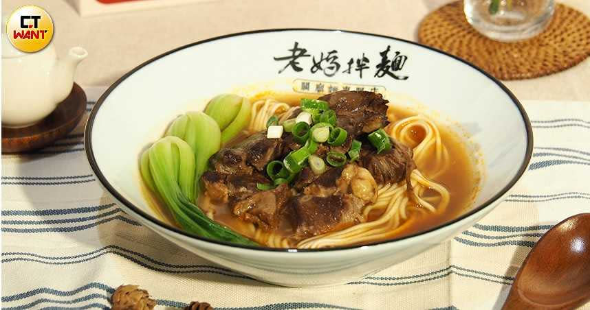 「川味紅燒牛肉拉麵」一袋1入。（268元，圖／魏妤靜攝）