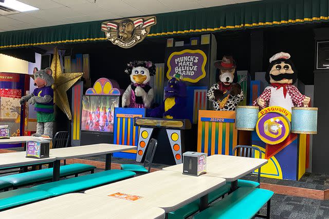 <p>Travis Schafer / ShowBizPizza.com</p> Chuck E. Cheese's Road Stage set