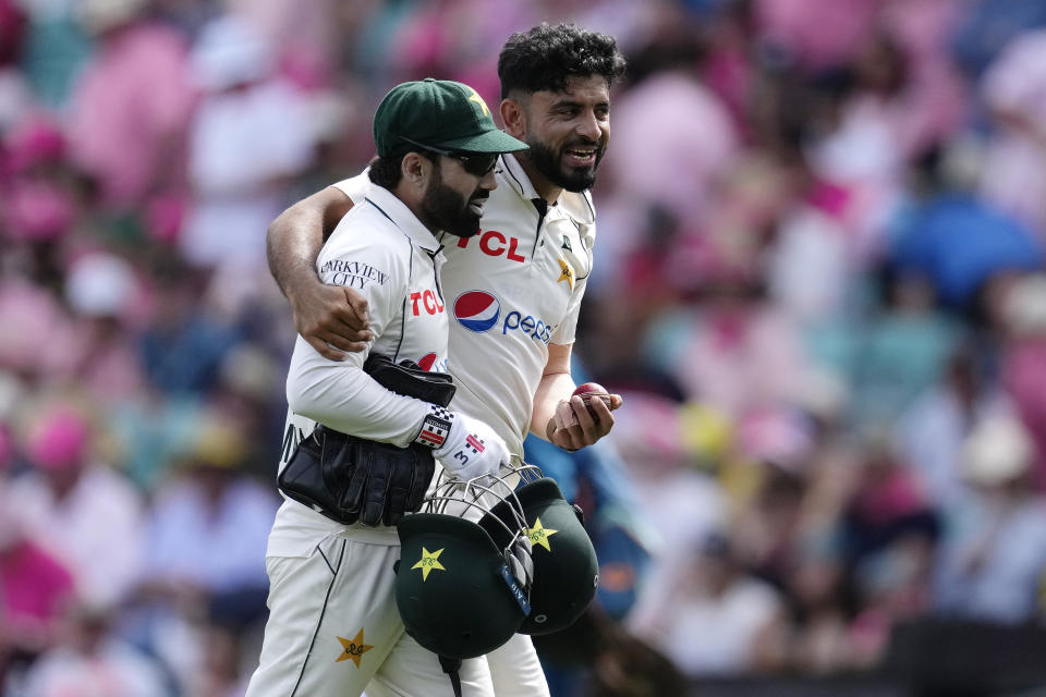 Pakistan's Aamer Jamal, right, celebrates with teammate Mohammad Rizwan after taking 6 wickets against Australia on the third day of their cricket test match in Sydney, Friday, Jan. 5, 2024. (AP Photo/Rick Rycroft)