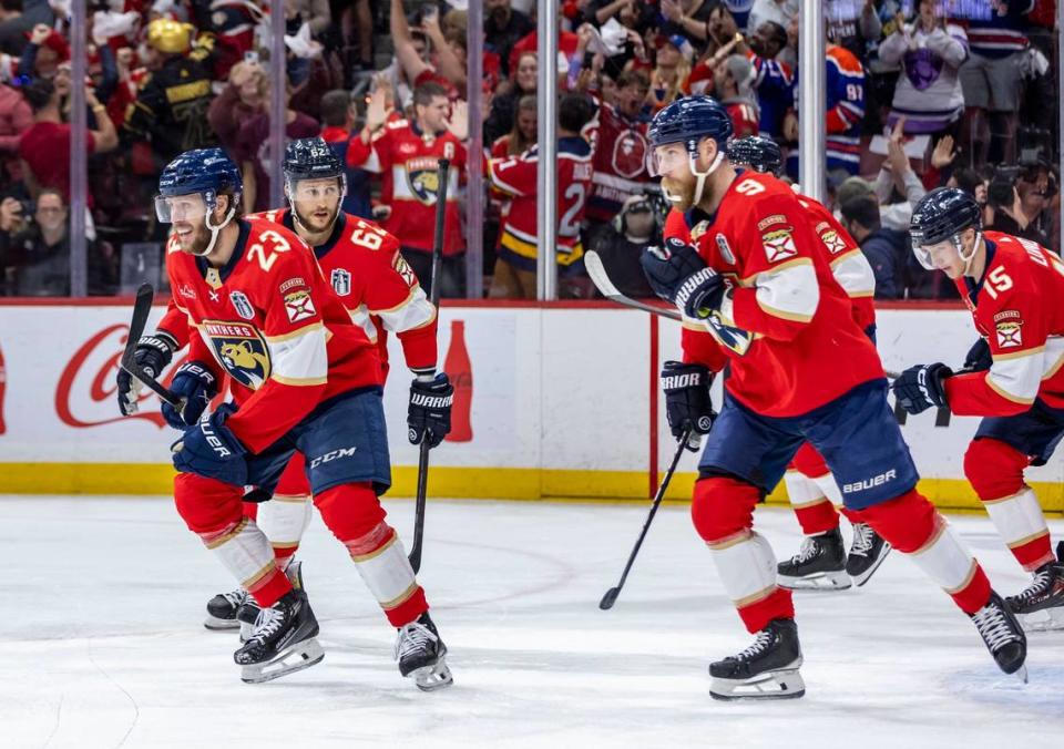 Los Panthers de Florida conquistaron por primera vez en sus 30 años de historia la Stanley Cup, la gloria máxima del hockey sobre hielo.