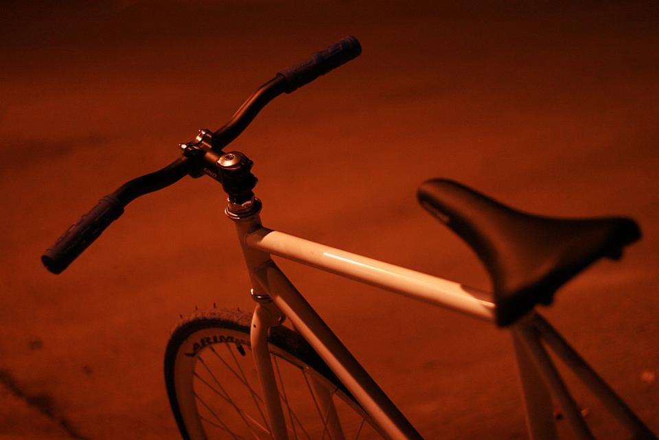 Night shot of a fixed gear bike