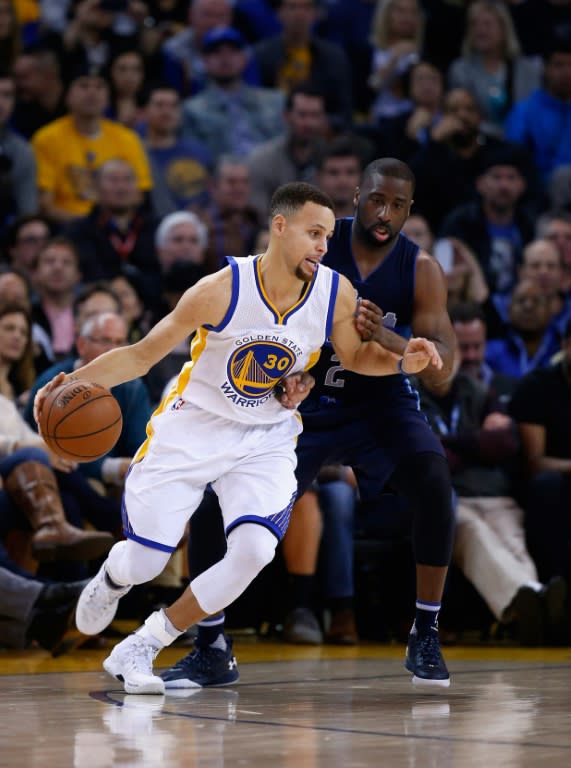 Stephen Curry of the Golden State Warriors is covered by Raymond Felton of the Dallas Mavericks, at ORACLE Arena in Oakland, California, on January 27, 2016